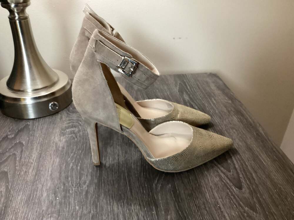Vince Camuto Gigia Pointed Toe Ankle Strap Pumps Size 8M