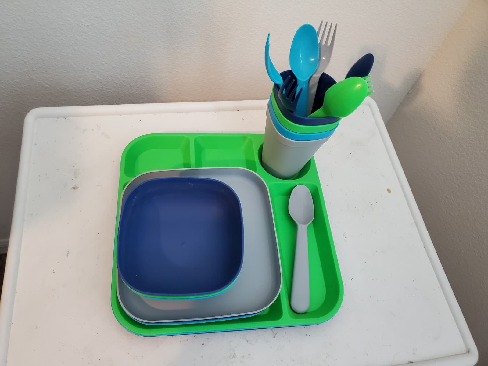 Your Zone Kids Dinnerware Set 24-Piece Plastic Plates Bowls Cups & Utensils Multicolor