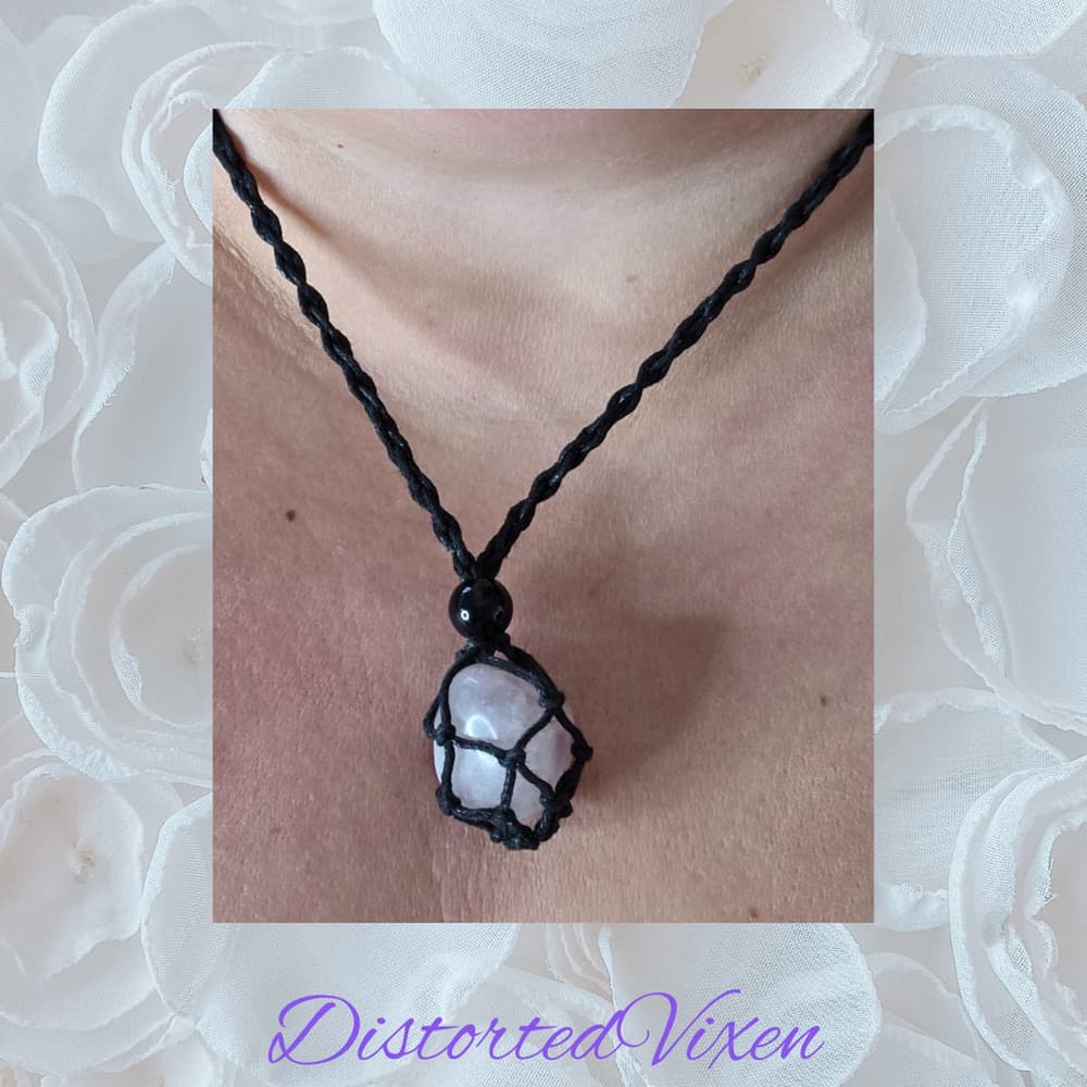 Rose Quartz Macramé Necklace – Adjustable Crystal Pendant, Witchy Handmade Jewel