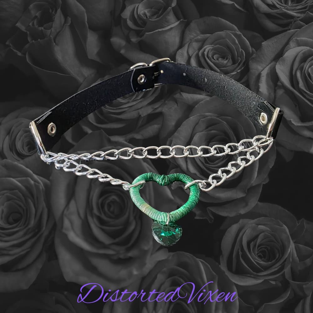 Green Heart Chain Choker Necklace – Gothic Choker with Emerald Crystal