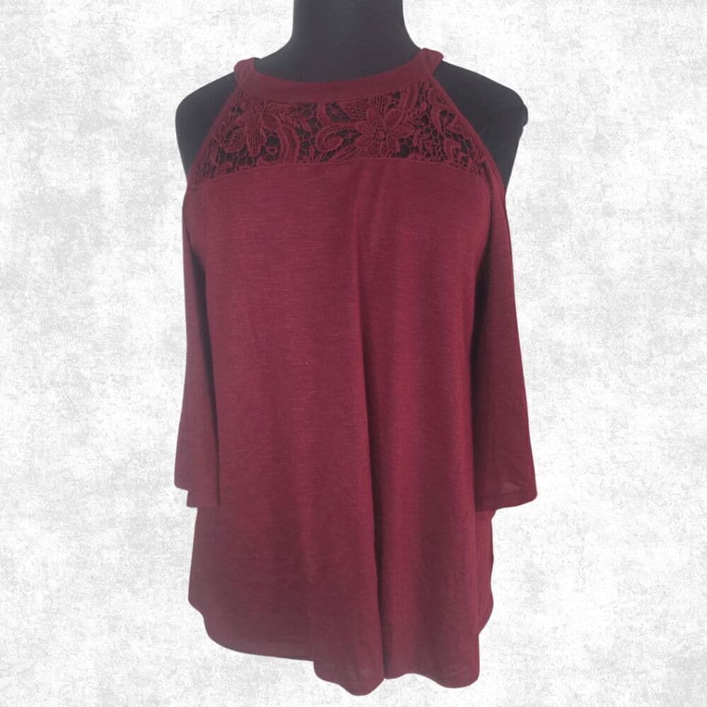 Torrid Wine Lace Cold Shoulder Top – Plus Size 1 (14–16) | Burgundy Keyhole Blou
