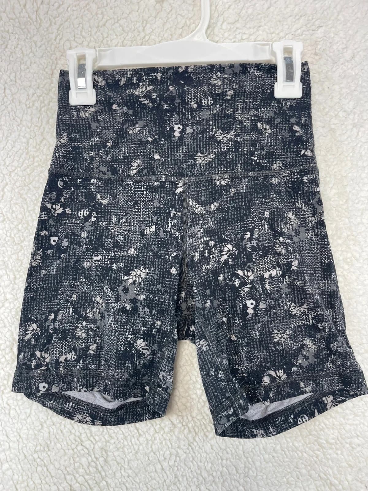 Lululemon Align High Rise 6" Shorts Gray Black Floral Print Size 2