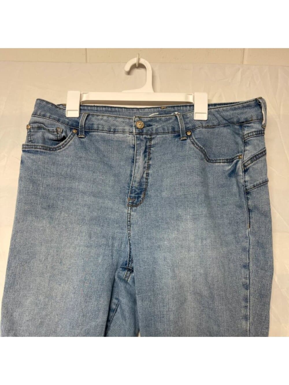 Seven7 Booty Shaper Bootcut Jeans Women’s Size 18 Light Wash Denim