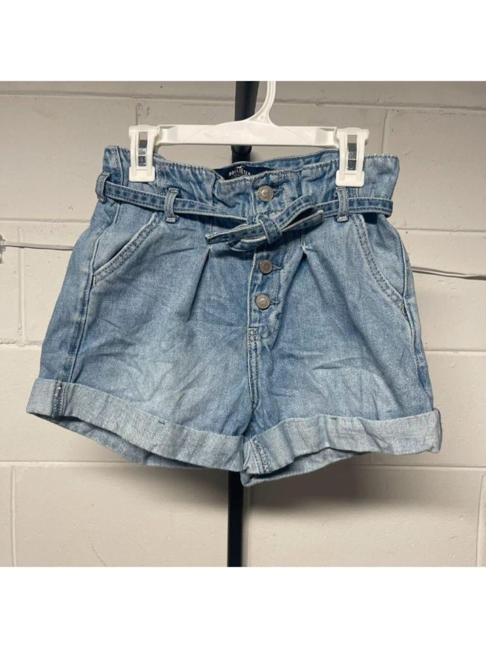 Hollister Women’s Ultra High-Rise Paperbag Denim Shorts Light Wash Size 00 W23