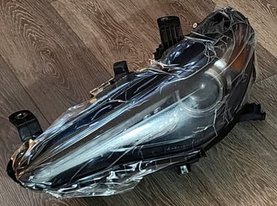 New In Box Alfa Romeo Giulia Headlight Assembly Left Side 68337701AA - 50547584
