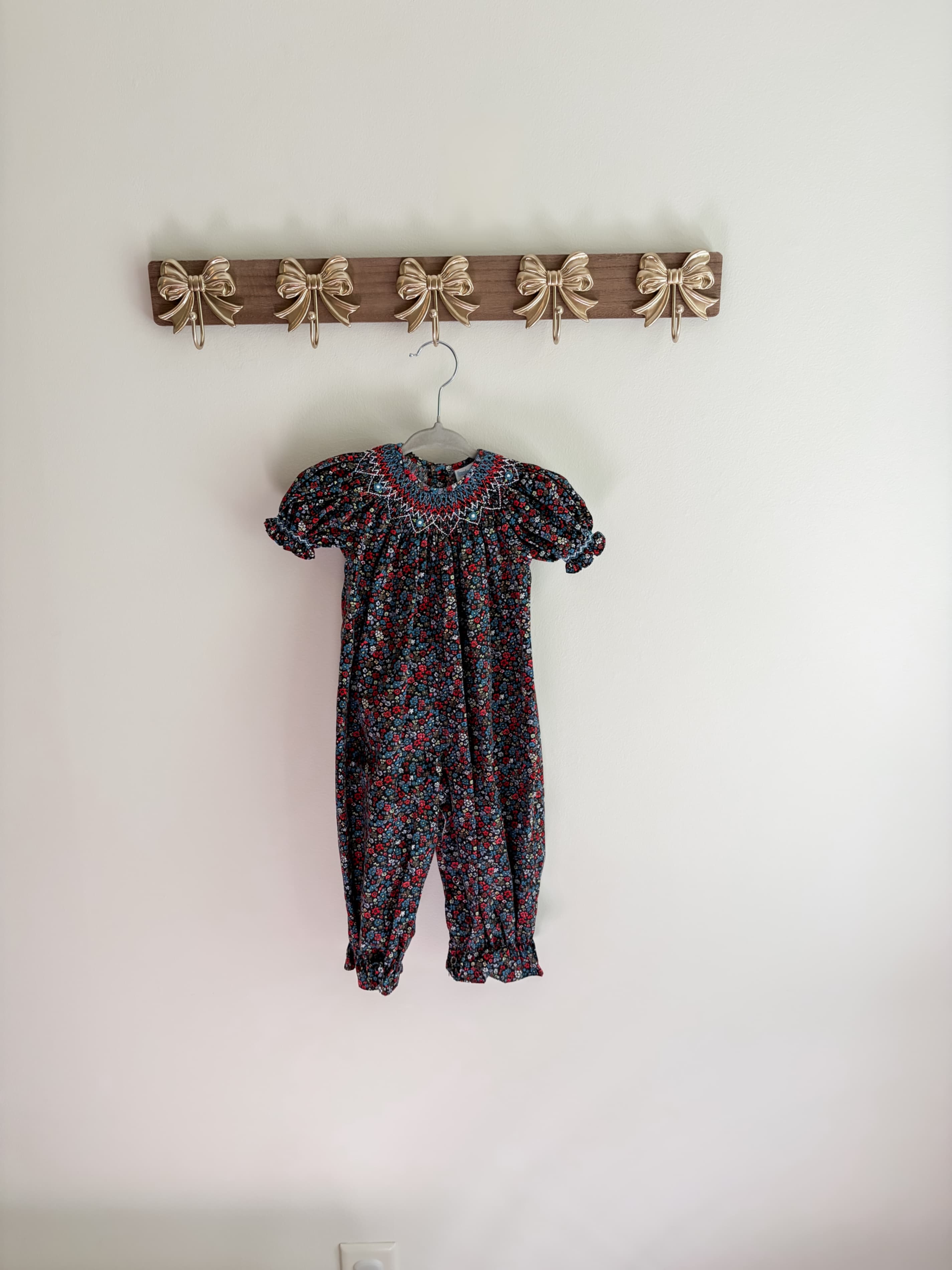 Remember Ngyuen Girls size 6 months Floral Smocked Baby Romper with Puff Sleeves