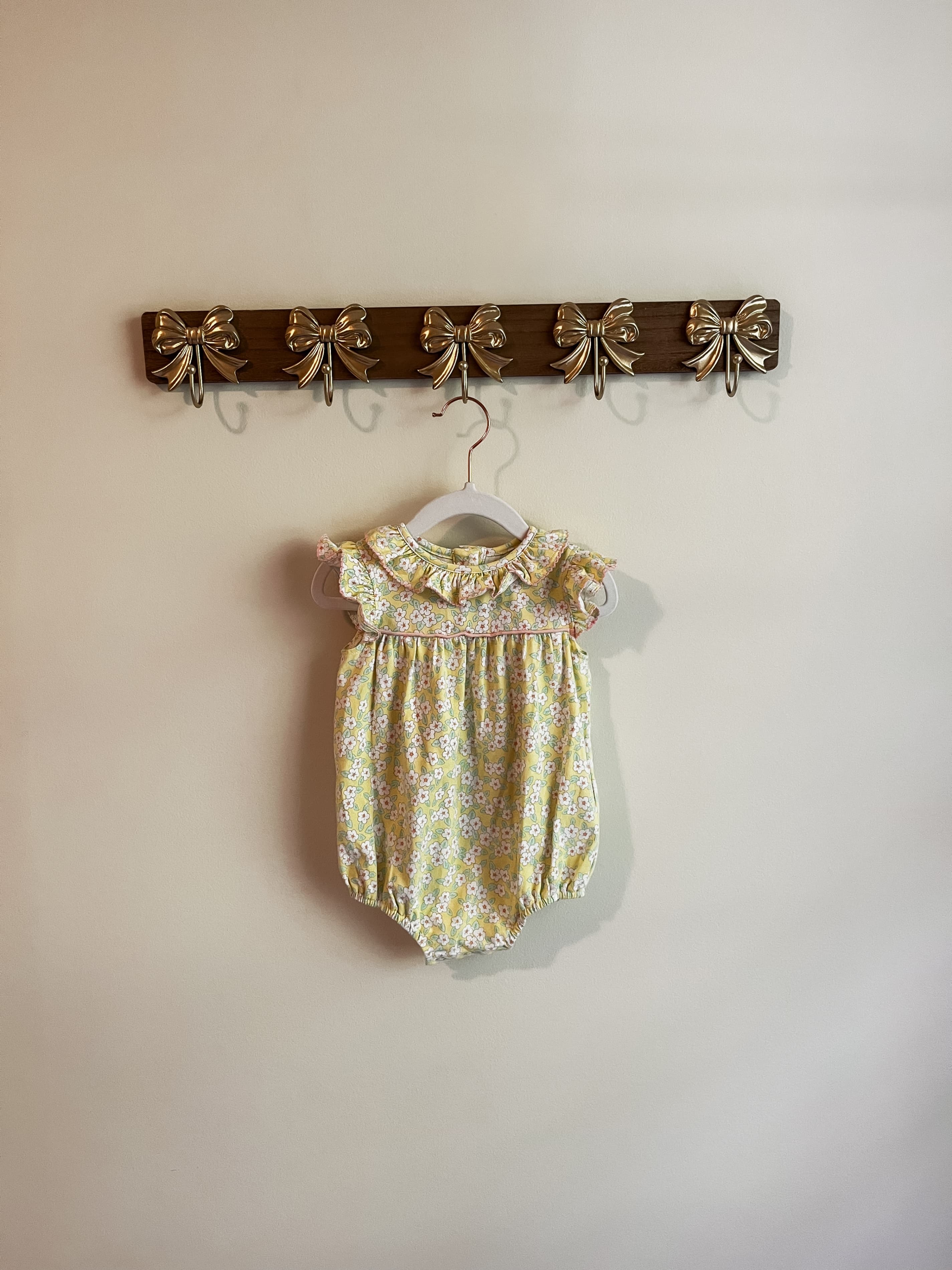 Shrimp and Grits Kids girls size 18 months Floral Baby Romper with Ruffled Collar