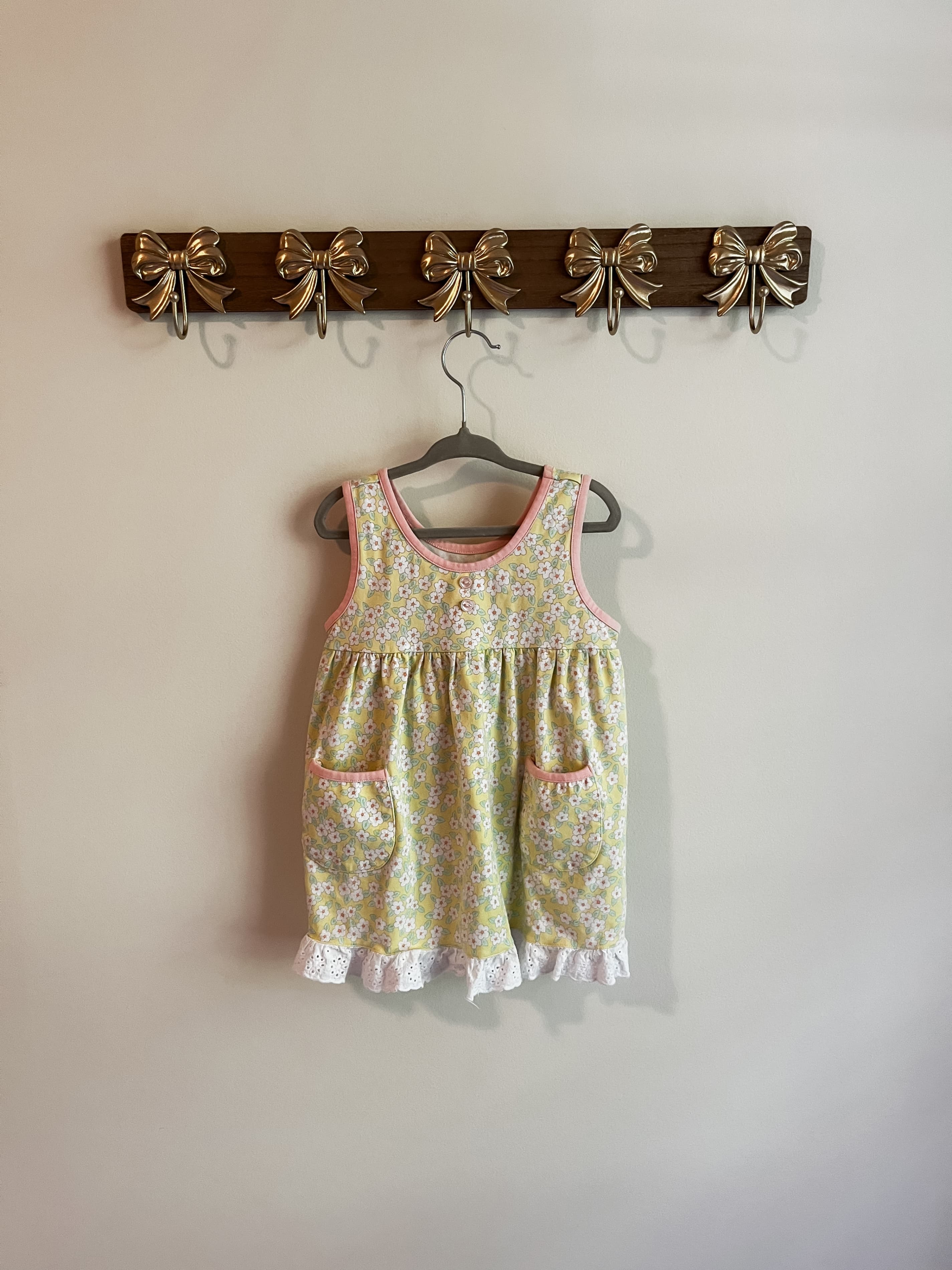 Shrimp and Grits kids girls size medium (5-6 years) Floral Sleeveless Dress with Lace Trim and Pockets