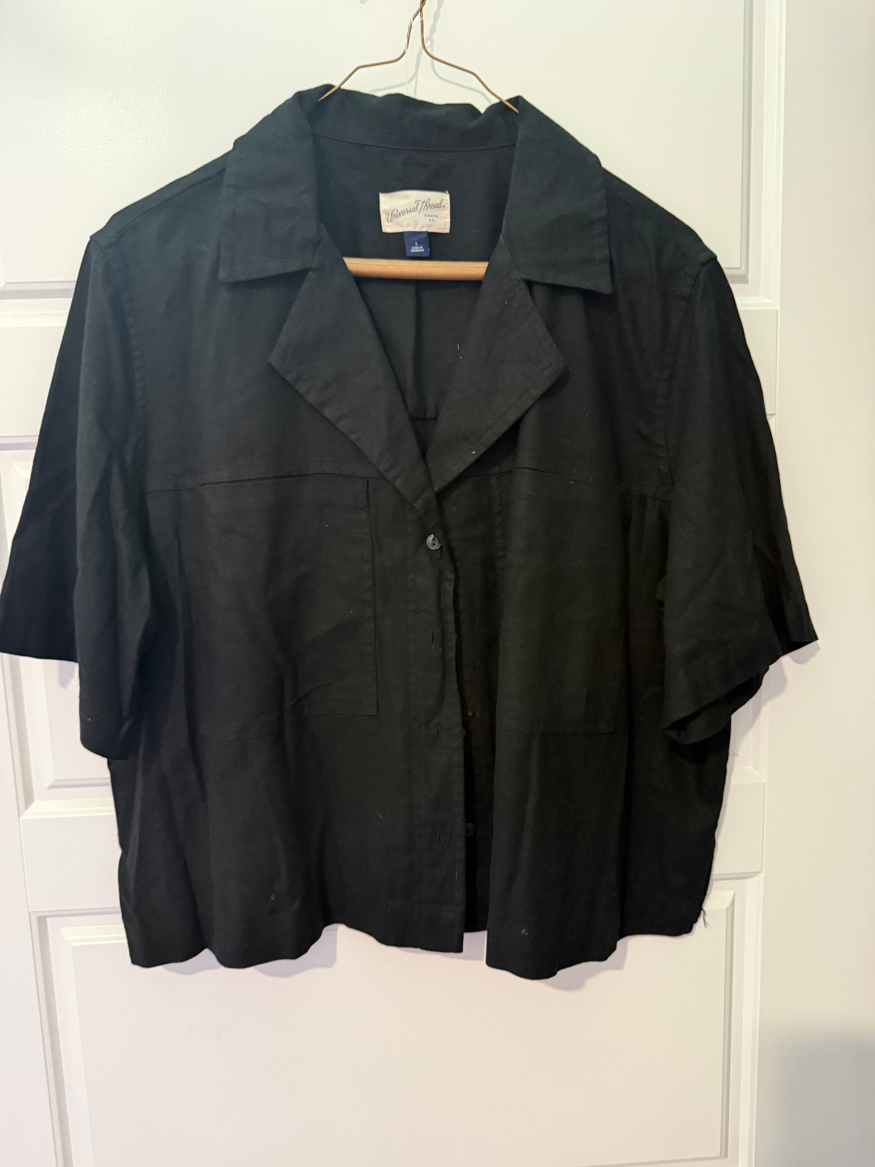 Universal Thread Black Button-Up Shirt Size L