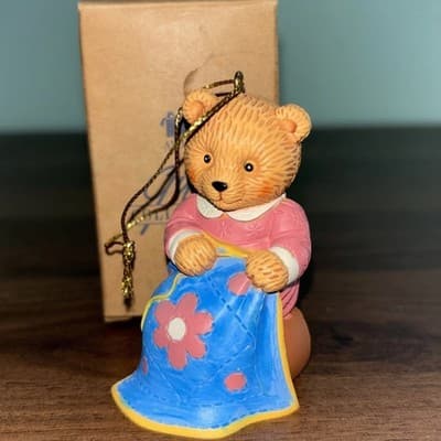 VINTAGE 1996 AVON HOBBY TEDDY BEAR SEWING ORNAMENT (CB4490)