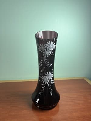Glass Flower Vase Ribbed Amethyst Purple Vertical Optic 11” Gold Trim White