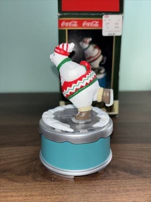 1994 NEW IN BOX COCA COLA MUSICAL POLAR BEAR SKATING
