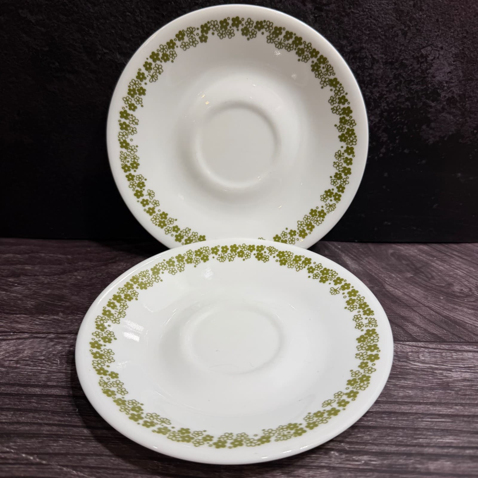 Corelle Spring Blossom Crazy Daisy Saucers Set Of 2 6.25 Inch Vintage Green Flor