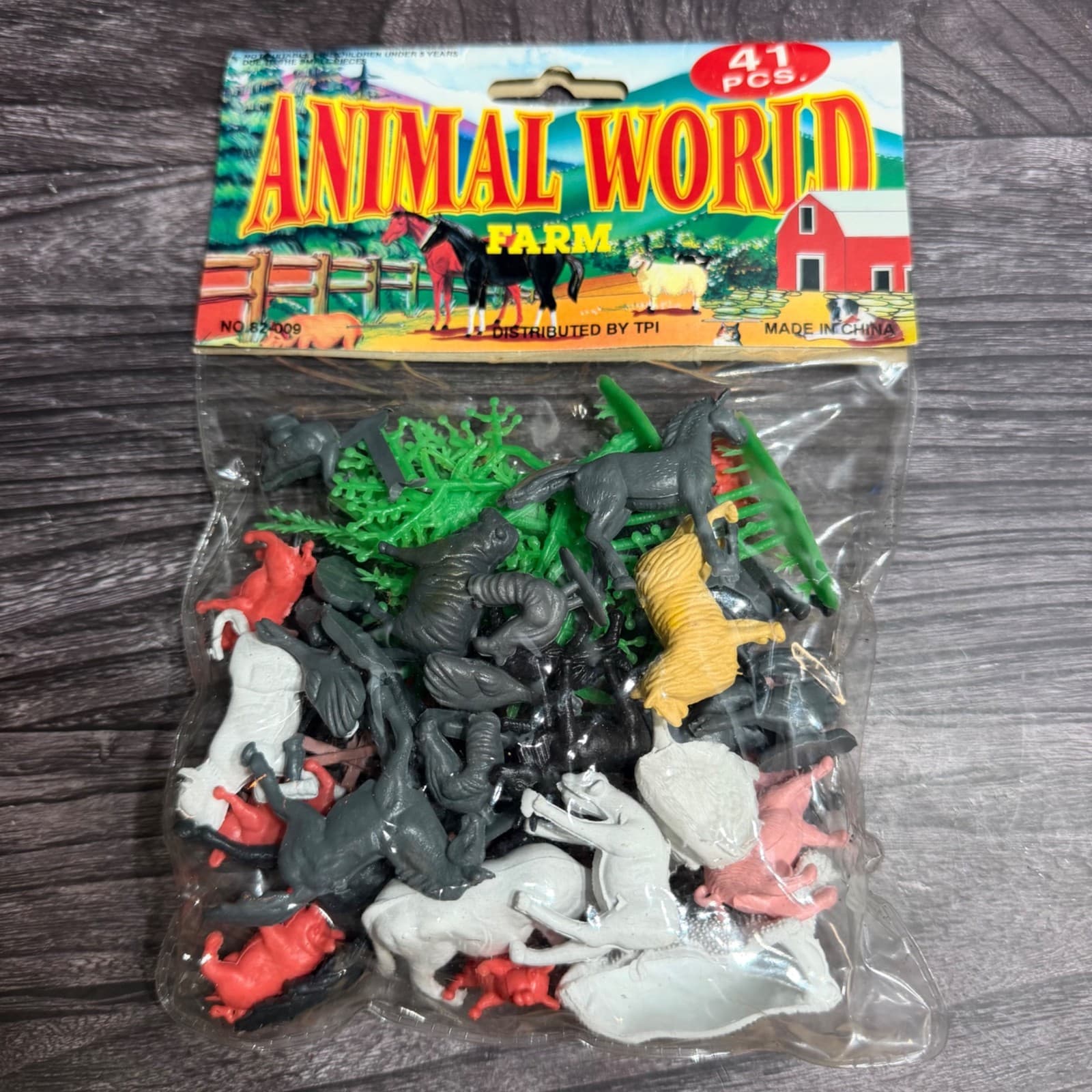 Animal World Farm Plastic Figurines 41-Piece Set VTG 1980s Farm Animal Toys NOS
