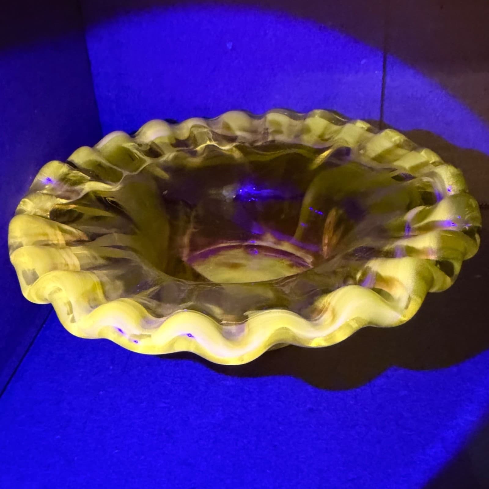 Hand Blown Yellow Art Glass Bowl UV Glow Uranium-Cadmium Design Ruffled Edge VTG