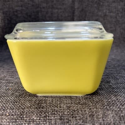Vintage Pyrex Refrigerator Dish #501-B with Lid 1-1/2 Cup Yellow EUC No Chips