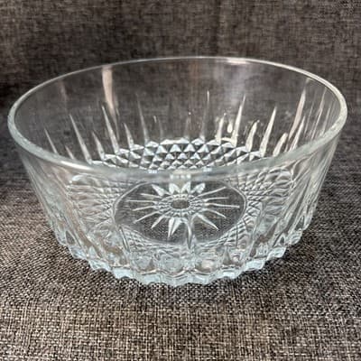Vintage Diamond Point Arcoroc France Starburst Glass Serving Salad Fruit Bowl 8”