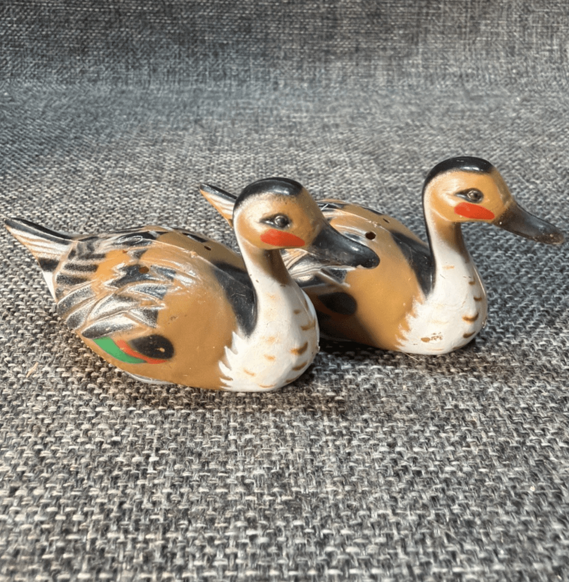 Vintage Mallard Ducks Red Green Plastic Salt and Pepper Shaker Set w/ Stoppers
