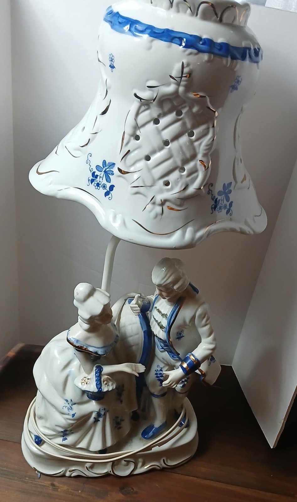 Vintage porcelain boudoir lamp featuring a French-style figurine