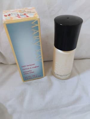 New In Box Mary Kay Nail Lacquer / Lemon Parfait Discontinued Item