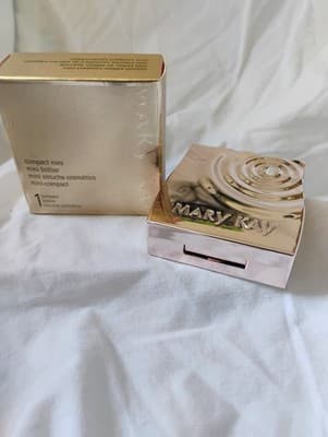 Mary Kay 50th Anniversary Mini Compact – Limited Edition – New in Box
