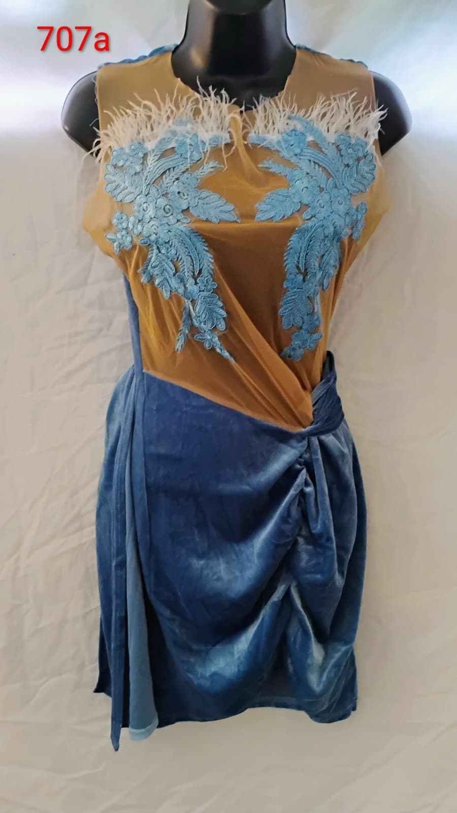 Women’s Blue Feather Trim Velvet strapless Tube Mini Lined Dress size large NWT