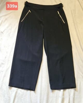 Calvin Klein Women's Capri Pants Size 4 Black Straight Leg Zipper Pockets Slacks