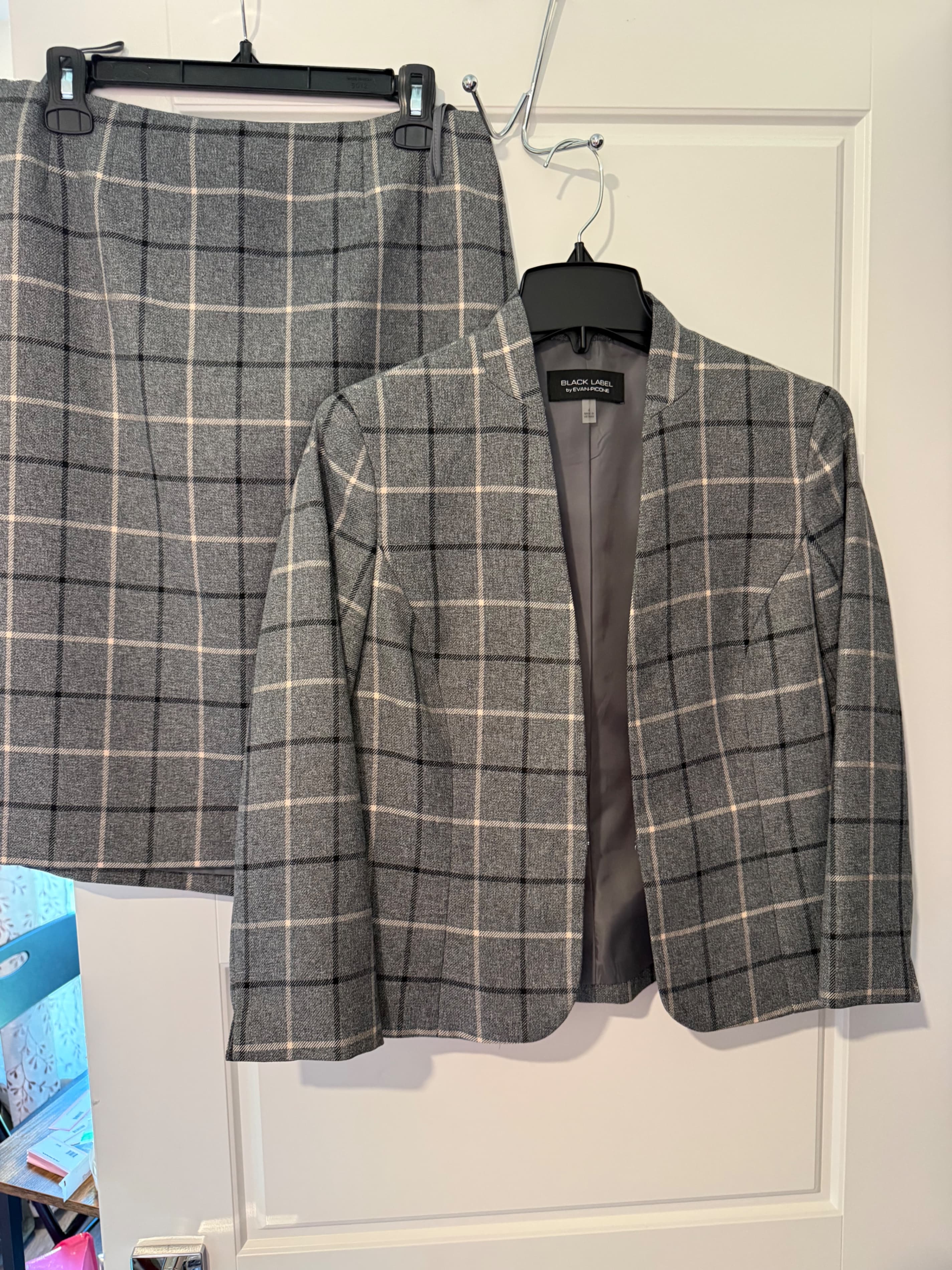Black Label by Evan-Picone Plaid Skirt Suit Size 4