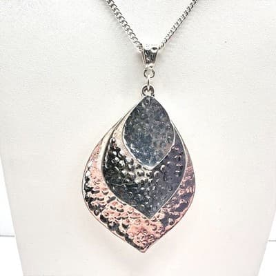 Vintage 90s Hammered Silver Tone Multi-Layer Teardrop Pendant Necklace Statement