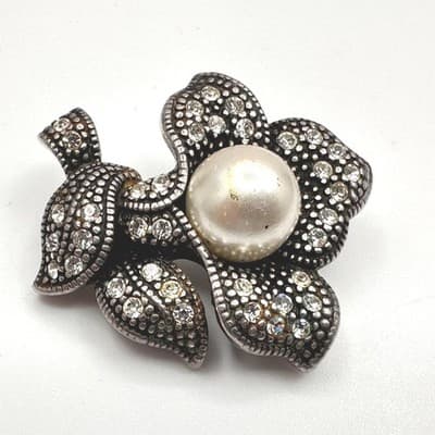 Vintage Y2K Floral Faux Pearl Elegant Brooch Silver Tone Woman's Jewelry