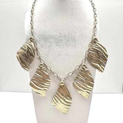 Vintage 90s Gold Tone Hammered Textured Leaf Statement Necklace Women's Jewelry
