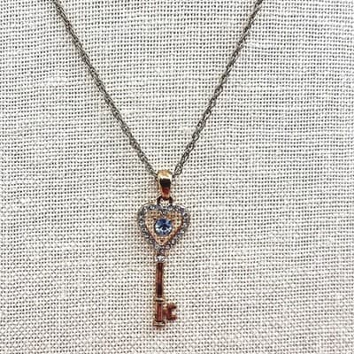 Vintage Y2K Rhinestone Gold Tone Heart Key Pendant Necklace Women's Jewelry