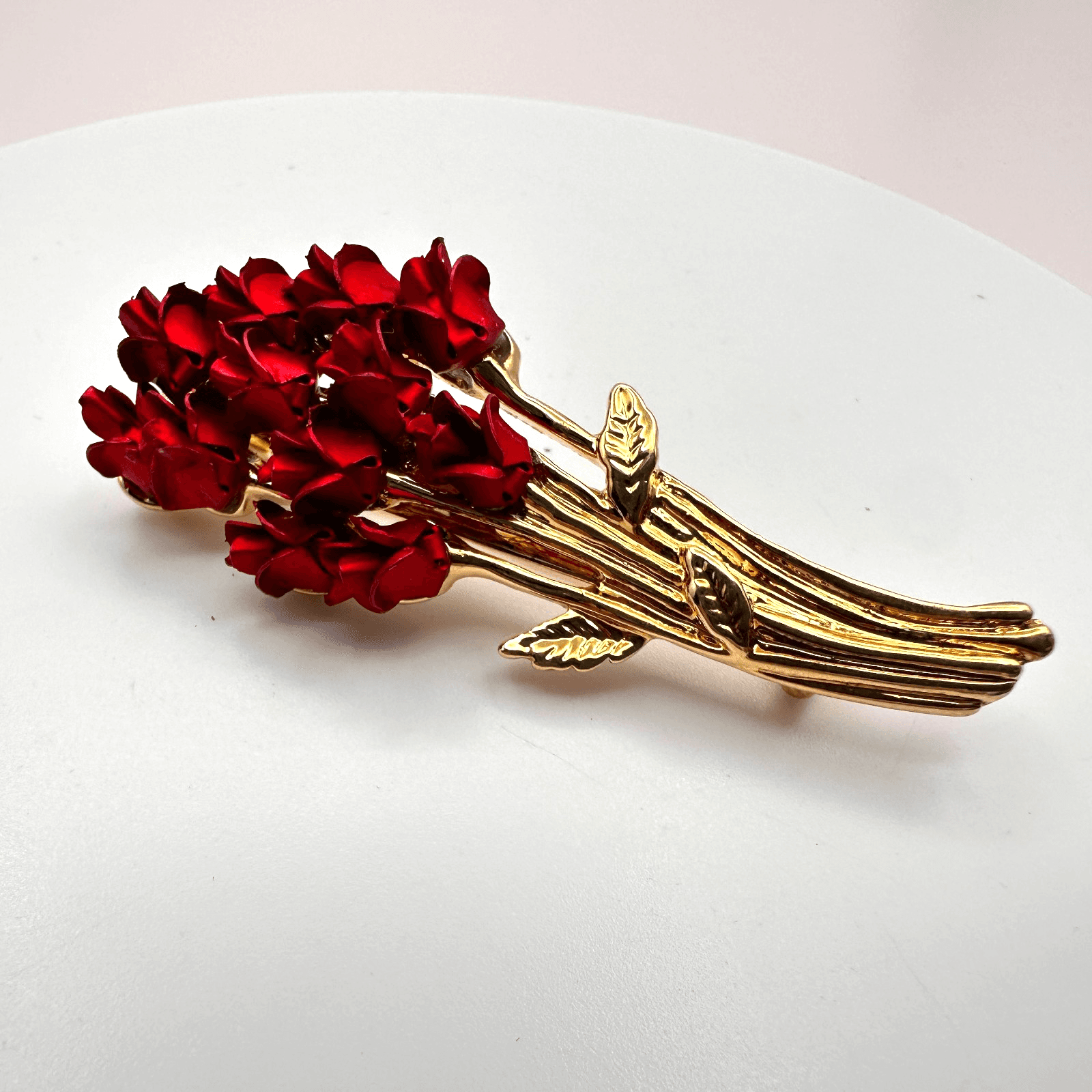 Vintage 90s Red Rose Bouquet Brooch Pin Gold Tone Women's Classic Jewelry