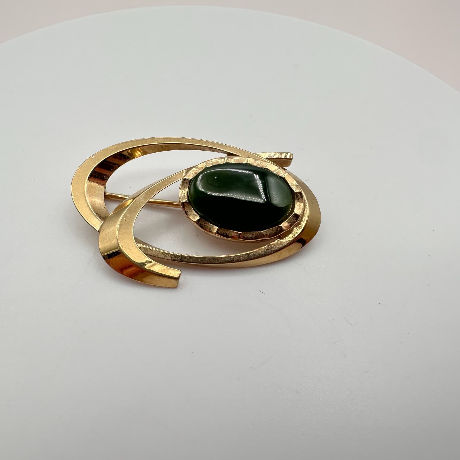 Vintage 60s Gold Tone Green Cabochon Swirl Brooch Pin Mid Century Modern Jewelry