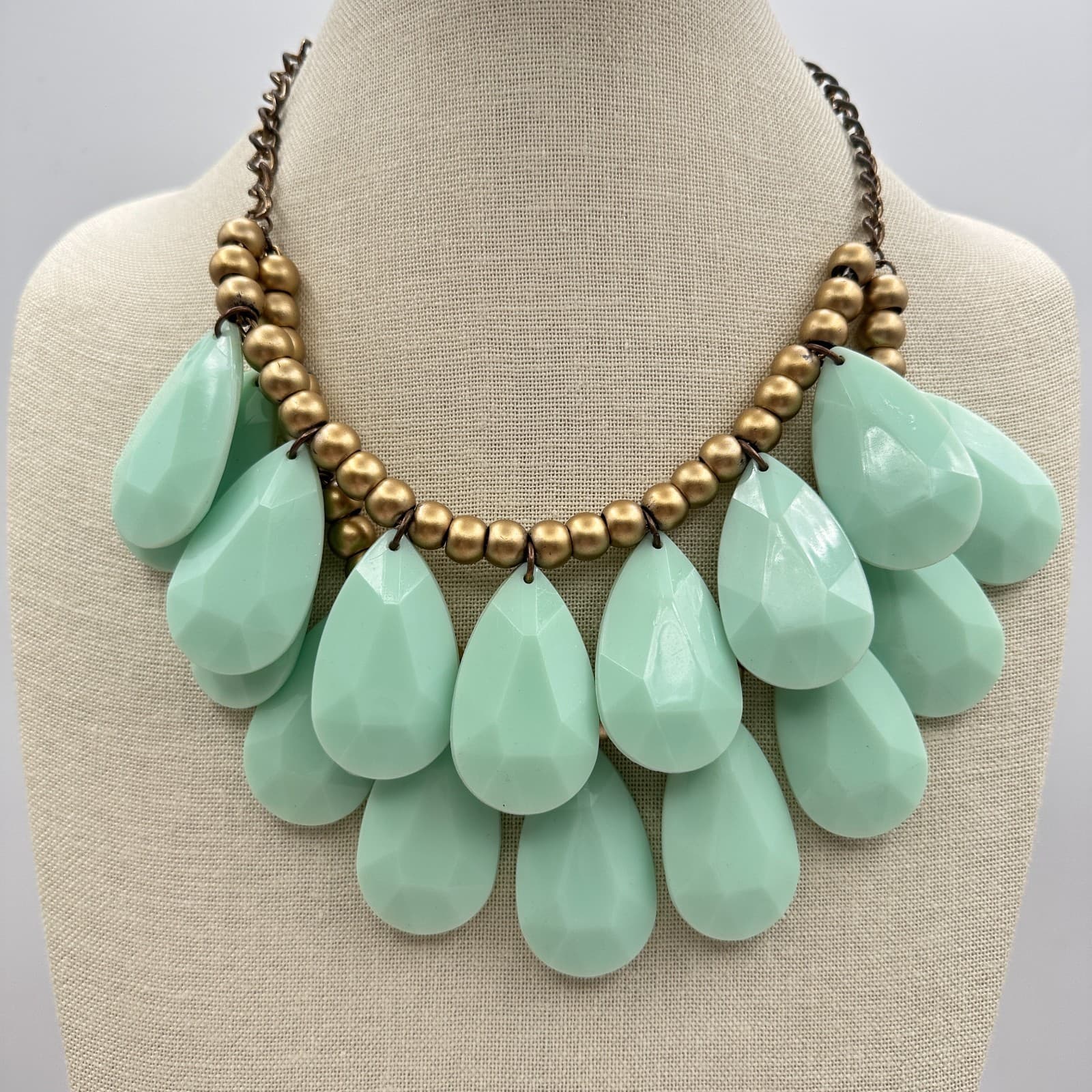 Vintage 90s Mint Green Teardrop Beaded Bib Necklace Women's Classic Jewelry