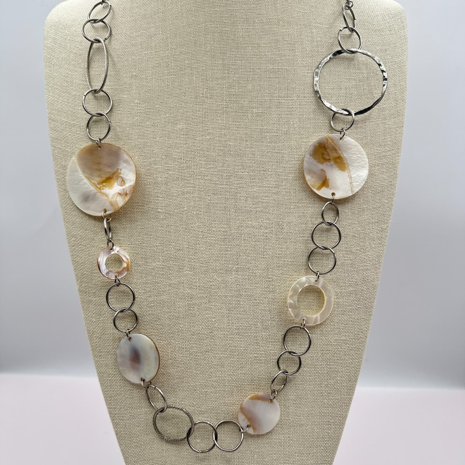 Vintage 90s Mother of Pearl Shell Station Silver Tone Necklace Classic Jewelry