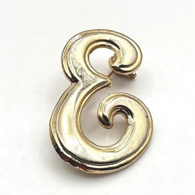 Vintage 90s Gold Tone Script Initial Brooch Pin Classic Fashion Jewelry