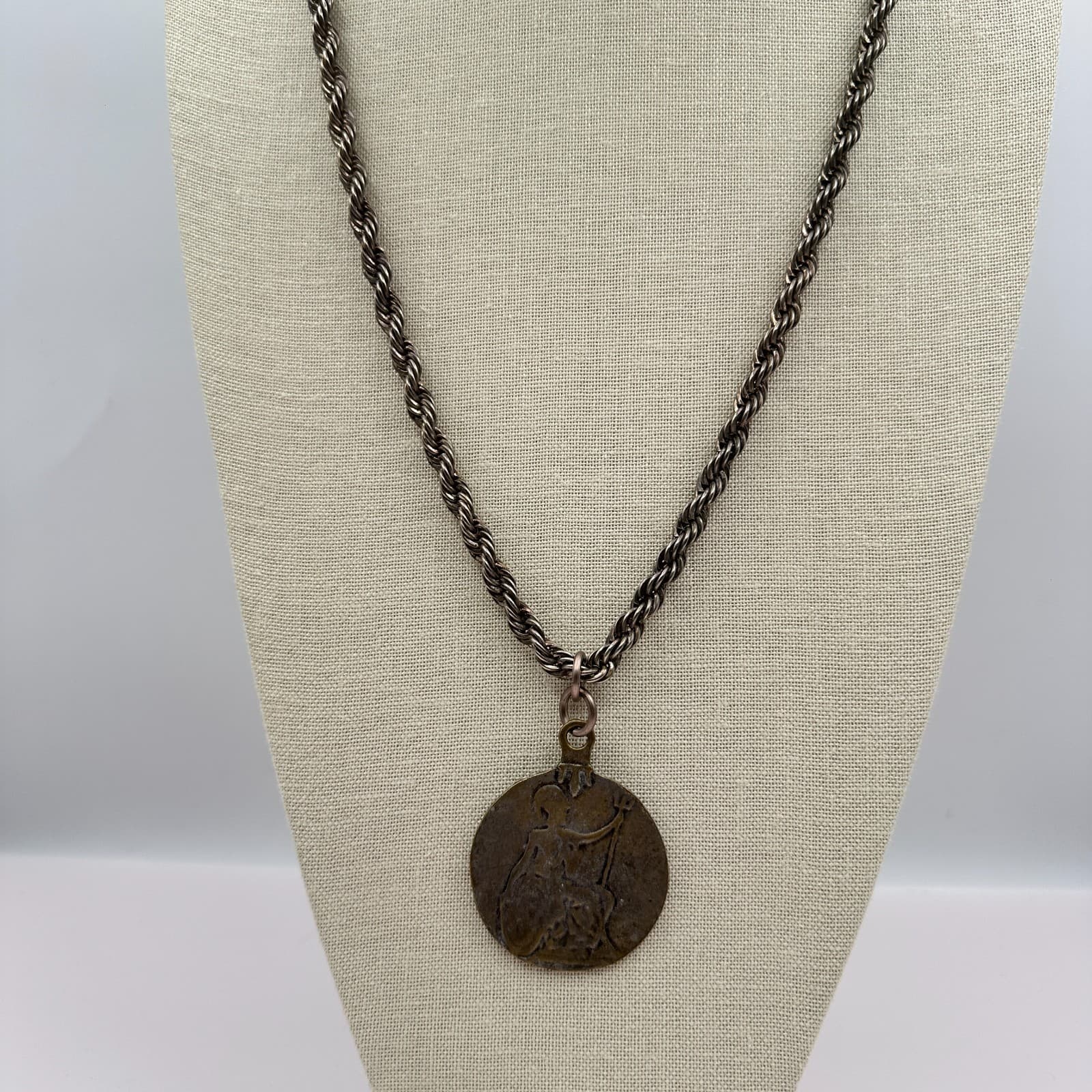 Vintage Y2K Rope Chain Silver-Tone Britannia Penny Medallion Pendant Necklace
