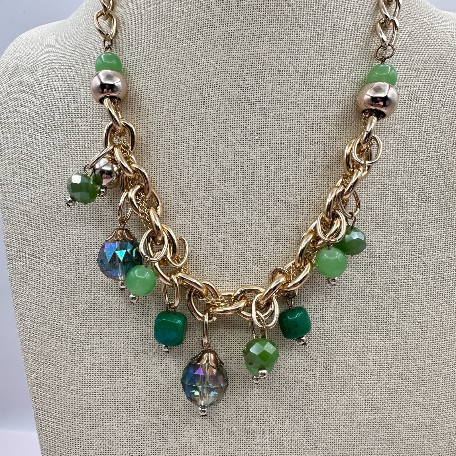 Vintage Y2K Green Beaded Crub Chain Necklace Gold Tone Women's Jewelry