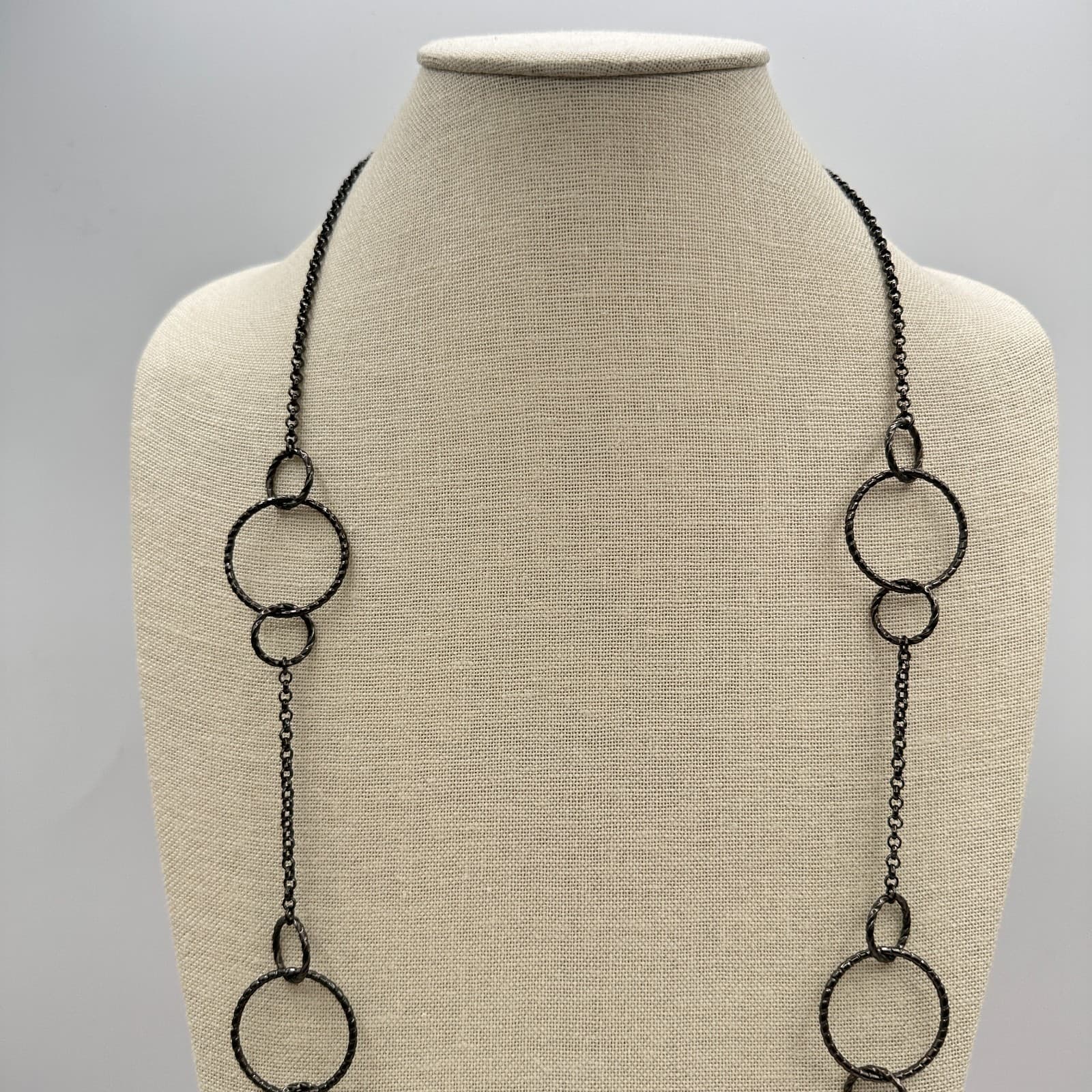 Vintage 90s Y2K Black Textured Circle Link Long Station Necklace Fashion Jewelry
