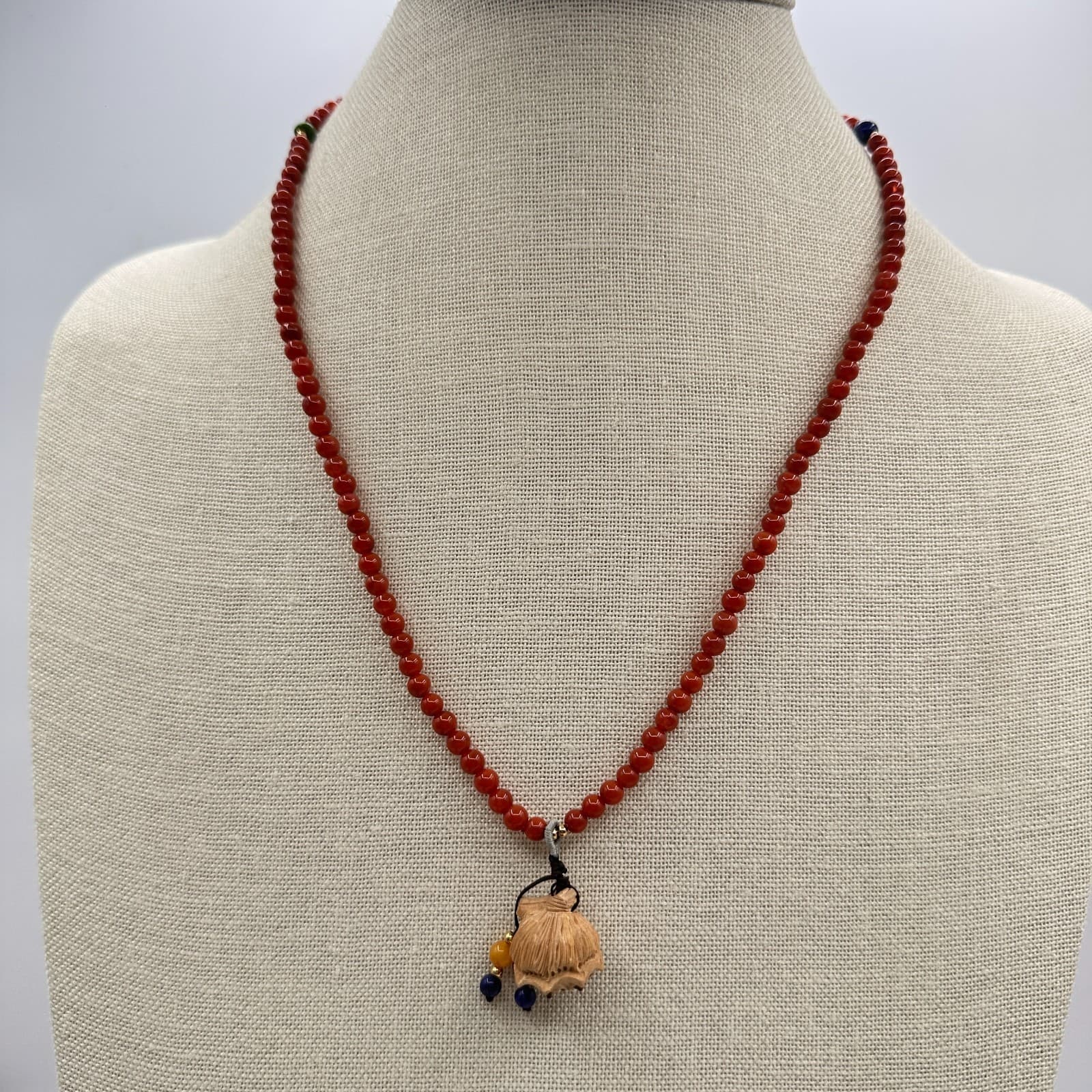 Vintage Y2K Red Beaded Carved Wooden Lotus Pod Pendant Necklace Women's Jewelry