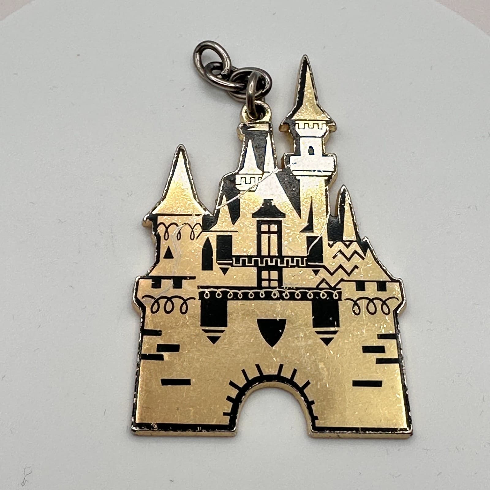 Vintage Y2K Disneyland Park Sleeping Beauty Castle Keychain Gold Tone Jewelry