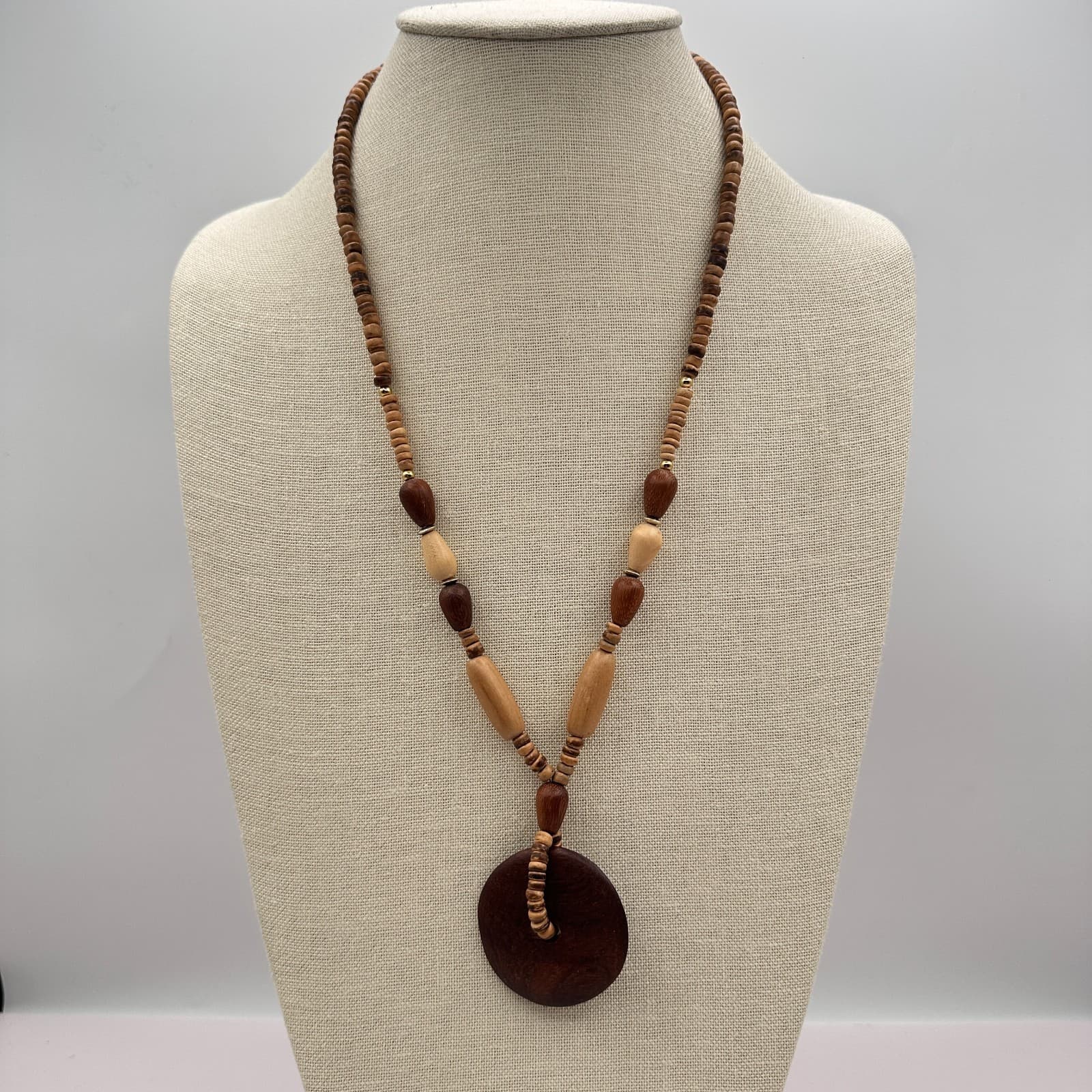 Vintage 90s Wooden Beaded Round Pendant Necklace Boho Statement Women's Jewelry
