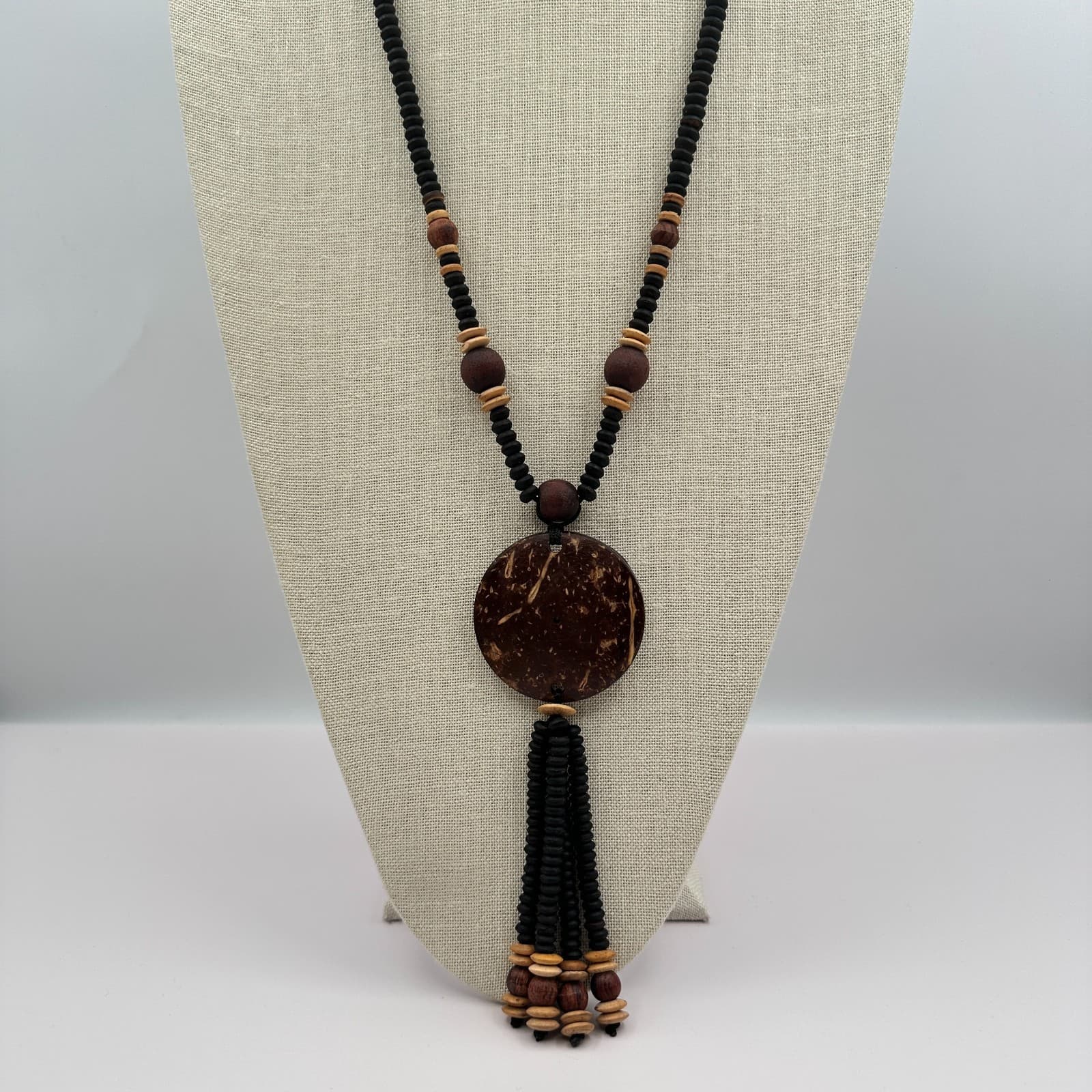 Vintage 90s Beaded Tassel Coconut Shell Pendant Necklace Women's Fashion Jewelry