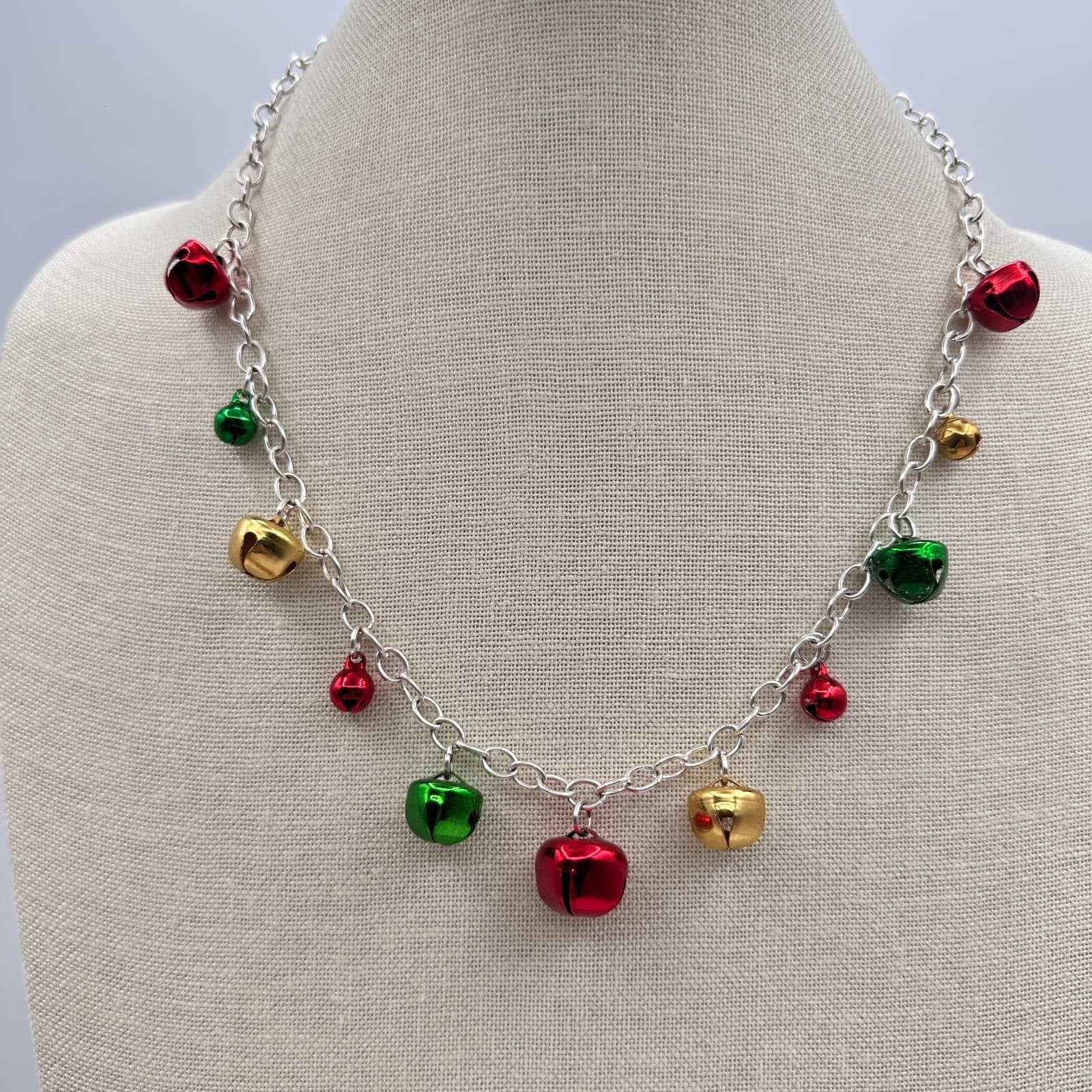 Vintage 90s Christmas Jingle Bell Charm Necklace Classic Holiday Fashion Jewelry