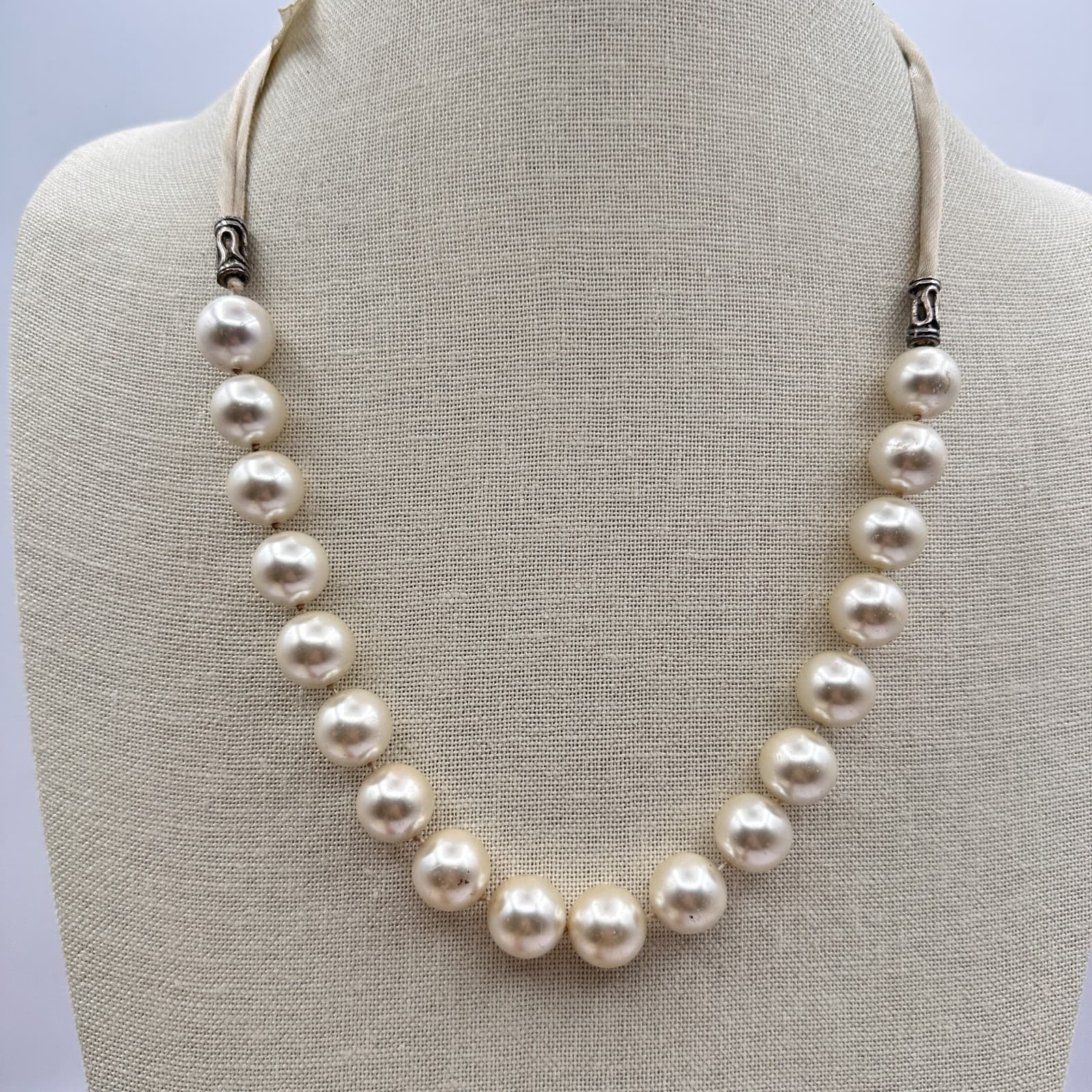Vintage 80s Chunky Faux Pearl Statement Necklace White Cream Silver Tone Jewelry
