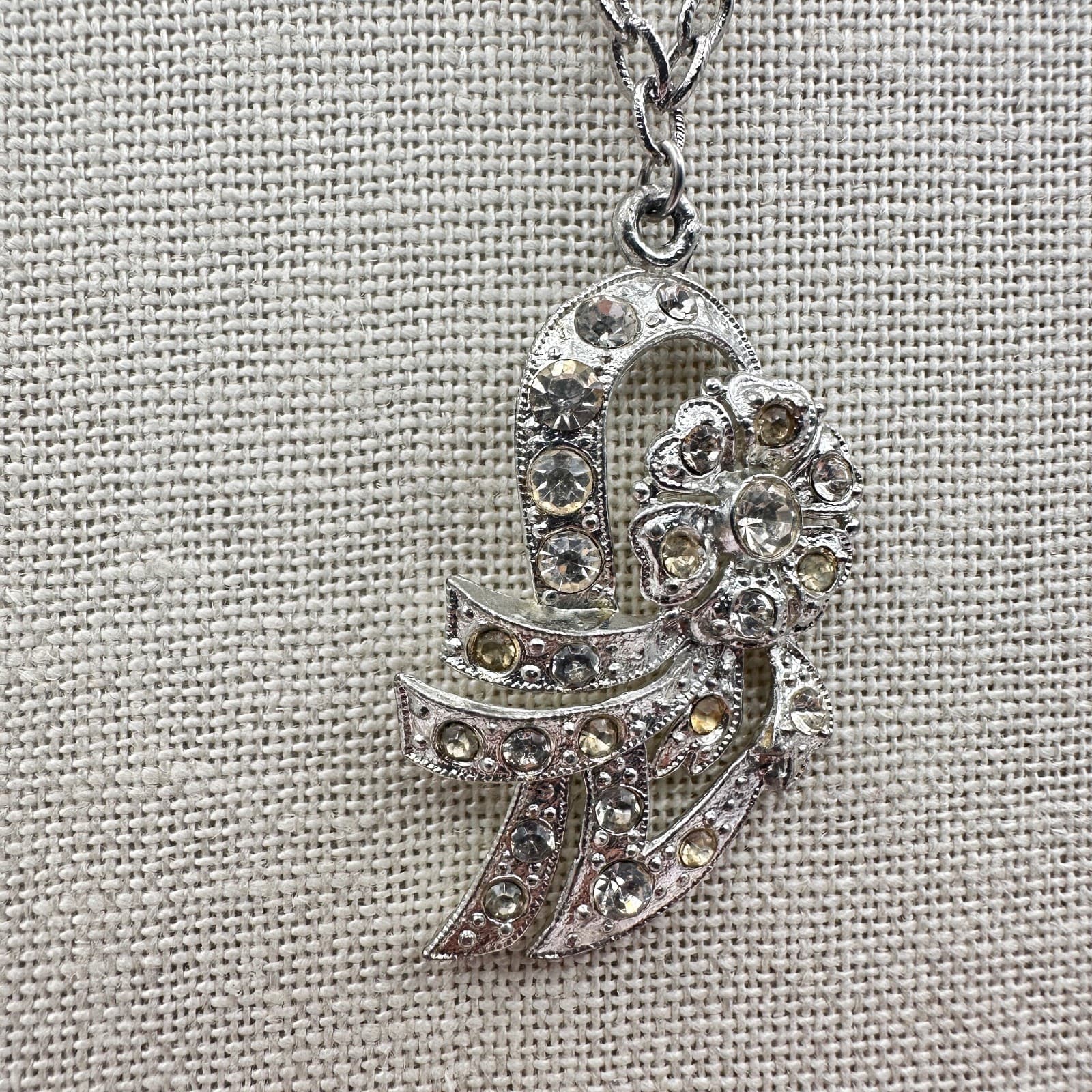 Vintage Y2K Silver Tone Rhinestone Abstract Floral Pendant Necklace Jewelry