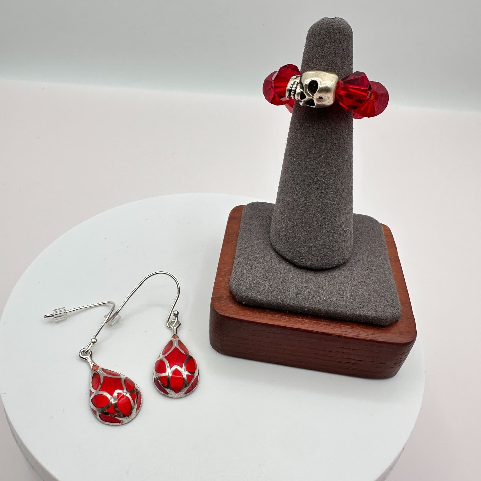 Vintage Y2K Silver Tone Skull Ring Beaded & Red Teardrop Earrings Set Jewelry
