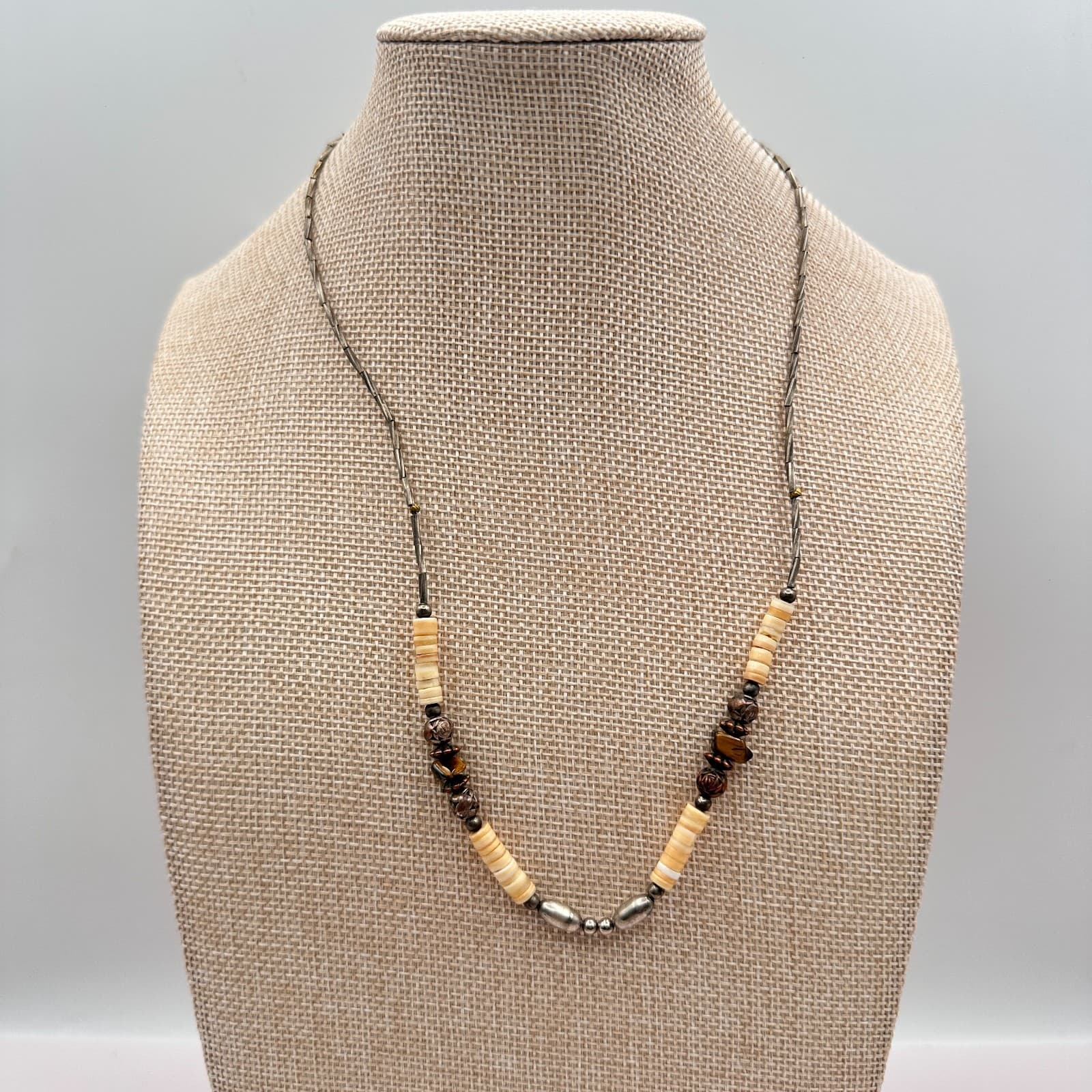 Vintage 90s Native American Silver Tone Heishe Tiger's Beads Necklace Jewelry