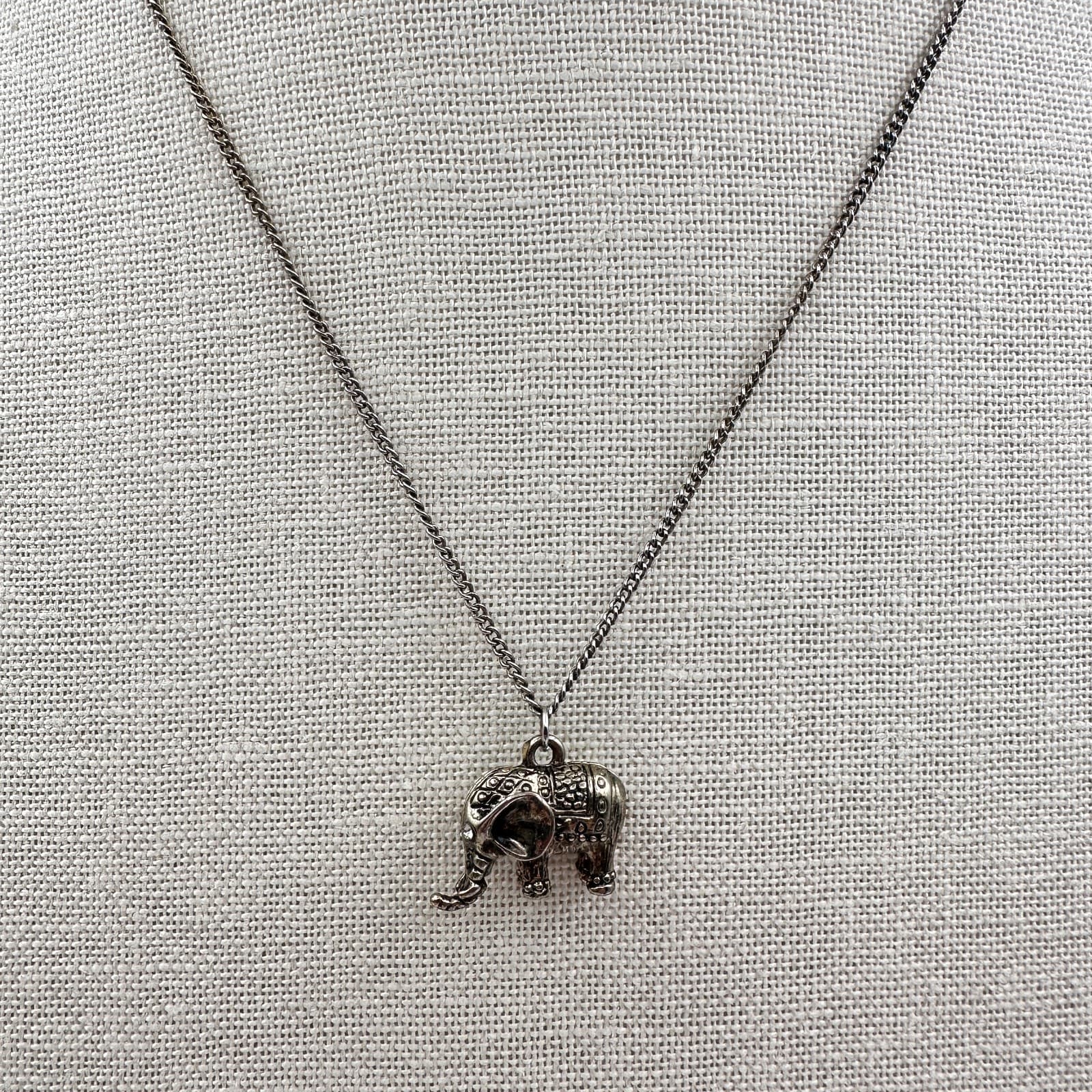 Vintage 80s Silver Tone Elephant Pendant Necklace Animal Charm Tribal Jewelry